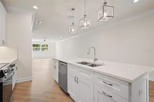 199 E Live Oak St, Tarpon Springs, FL 34689 - Photo 10