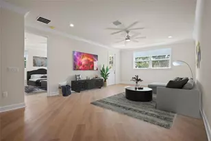 199 E Live Oak St, Tarpon Springs, FL 34689 - Photo 8