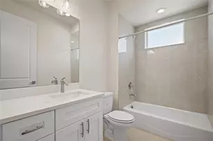 199 E Live Oak St, Tarpon Springs, FL 34689 - Photo 20