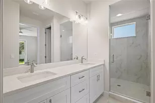 199 E Live Oak St, Tarpon Springs, FL 34689 - Photo 16