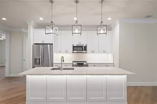 199 E Live Oak St, Tarpon Springs, FL 34689 - Photo 4