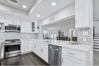 427 Villagrande Avenue S, Saint Petersburg, FL 33707 - Photo 12