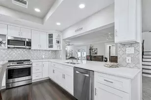 427 Villa Grande Ave S, Saint Petersburg, FL 33707 - Photo 12