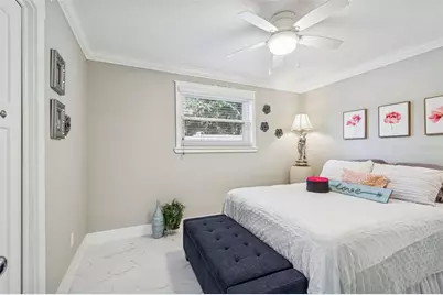 427 Villagrande Avenue S, Saint Petersburg, FL 33707 - Photo 40