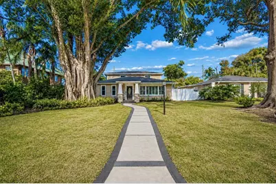 427 Villagrande Avenue S, Saint Petersburg, FL 33707 - Photo 1