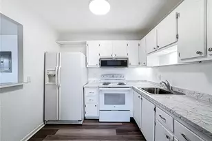 202 Bedford Trail, Sun City Center, FL 33573 - Photo 8