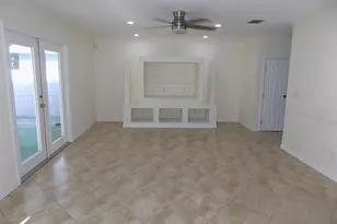 11722 Crest Creek Dr, Riverview, FL 33569 - Photo 2