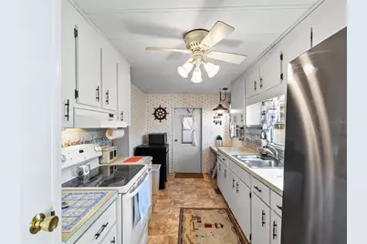 6439 Theresa Avenue, Weeki Wachee, FL 34607 - Photo 10