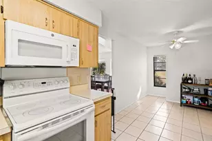 8006 Picketts Ct, Weeki Wachee, FL 34613 - Photo 10