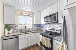 3710 Lake Bayshore Dr, Bradenton, FL 34205 - Photo 2