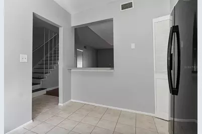 11717 Wesson Circle E, Tampa, FL 33618 - Photo 6