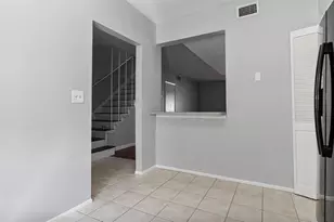 11717 Wesson Cir E, Tampa, FL 33618 - Photo 6