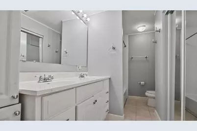 11717 Wesson Circle E, Tampa, FL 33618 - Photo 10