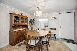 36816 Hibiscus Ct, Zephyrhills, FL 33542 - Photo 10