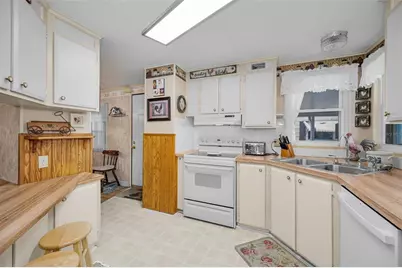 36816 Hibiscus Court, Zephyrhills, FL 33542 - Photo 14