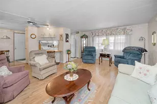 36816 Hibiscus Ct, Zephyrhills, FL 33542 - Photo 6