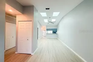 5415 Parkside Villas Dr, Saint Petersburg, FL 33709 - Photo 6