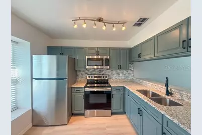 5415 Parkside Villas Drive, Saint Petersburg, FL 33709 - Photo 2