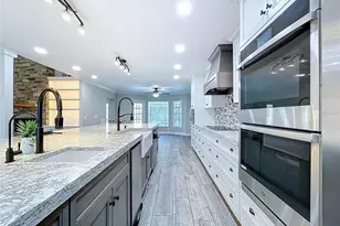 10655 Lakeview Dr, New Port Richey, FL 34654 - Photo 18