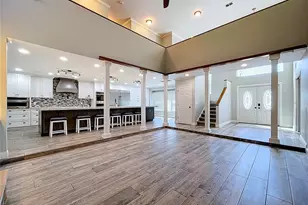 10655 Lakeview Dr, New Port Richey, FL 34654 - Photo 12