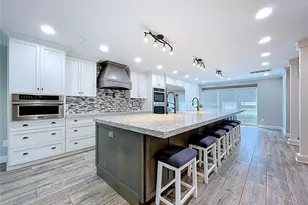 10655 Lakeview Dr, New Port Richey, FL 34654 - Photo 14