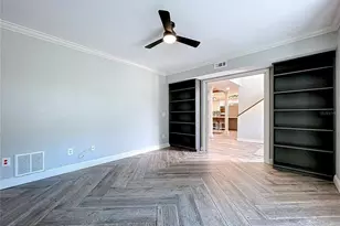 10655 Lakeview Dr, New Port Richey, FL 34654 - Photo 4