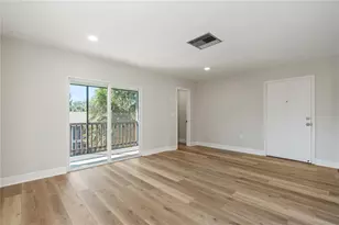 3848 N Lake Dr, Tampa, FL 33614 - Photo 8