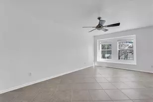545 Vincinda Crest Way, Tampa, FL 33619 - Photo 4