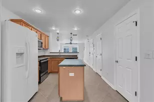 545 Vincinda Crest Way, Tampa, FL 33619 - Photo 10