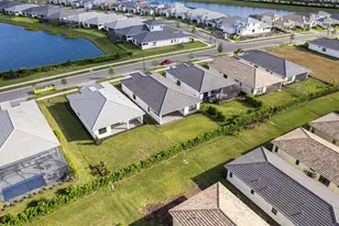 18075 Cresswind Ter, Lakewood Ranch, FL 34211 - Photo 28