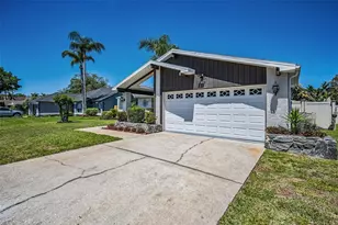 9525 Via Segovia, New Port Richey, FL 34655 - Photo 8