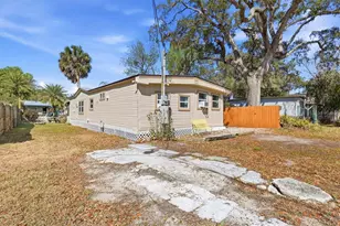 5527 Darlene St, Weeki Wachee, FL 34607 - Photo 4
