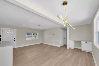 4135 Shore Acres Boulevard NE, Saint Petersburg, FL 33703 - Photo 10