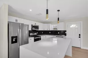 4135 Shore Acres Blvd NE, Saint Petersburg, FL 33703 - Photo 12