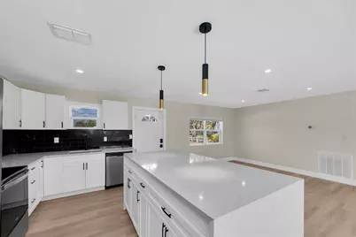 4135 Shore Acres Boulevard NE, Saint Petersburg, FL 33703 - Photo 12