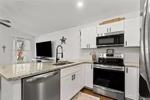 12482 Mountain Plover Rd, Weeki Wachee, FL 34614 - Photo 6