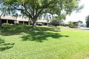 2211 Eisenhower Dr, Dunedin, FL 34698 - Photo 12