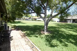 2211 Eisenhower Dr, Dunedin, FL 34698 - Photo 10