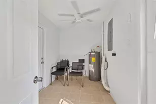 7691 14th St N, Saint Petersburg, FL 33702 - Photo 16
