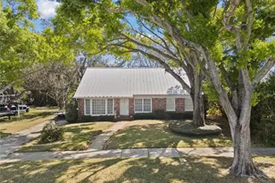 502 Hillcrest Ave, Tarpon Springs, FL 34689 - Photo 1