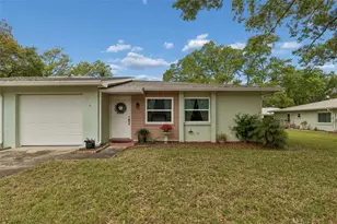 1130 Orange Tree Cir W, Palm Harbor, FL 34684 - Photo 2