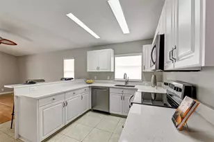 1272 Jasmine Lake Dr, Tarpon Springs, FL 34689 - Photo 10