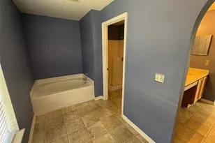 708 Brenton Leaf Dr, Ruskin, FL 33570 - Photo 10