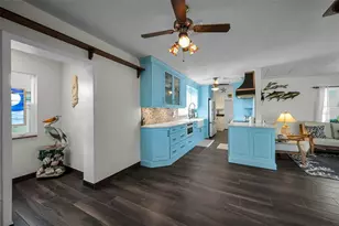 1626 Seabreeze Dr, Tarpon Springs, FL 34689 - Photo 14