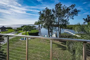 1626 Seabreeze Dr, Tarpon Springs, FL 34689 - Photo 1
