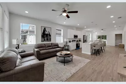 3706 Wiggins Leaf Street, Tampa, FL 33619 - Photo 4