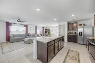 37092 Kings Crown Dr, Zephyrhills, FL 33541 - Photo 10