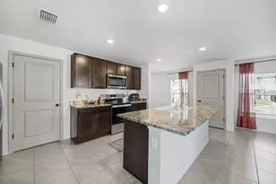 37092 Kings Crown Dr, Zephyrhills, FL 33541 - Photo 12