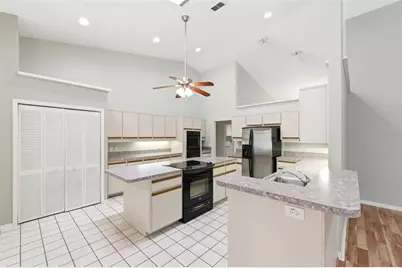 18805 Kelly Road, Spring Hill, FL 34610 - Photo 10