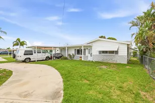 13538 Leslie Dr, Hudson, FL 34667 - Photo 2